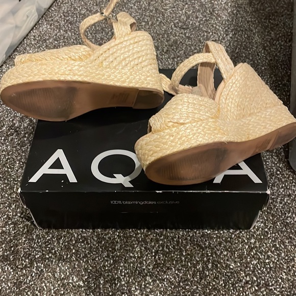 AQUA Natural Raffia Straw Sandal Platforms - Picture 6 of 8